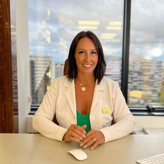 Ampliar imagem: Fabiana Cristina Peroni, Dentista Brasília