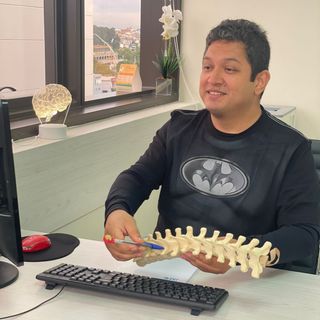 Ampliar imagem: Ricardo Sammy Almanza Collao, Neurocirurgião Arujá