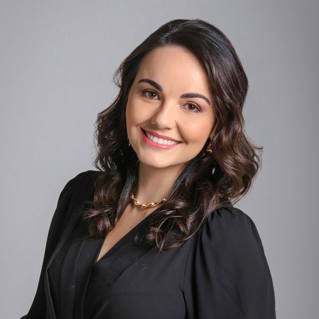 Raissa Martins da Silva  Carneiro, Cirurgião plástico Uberlândia