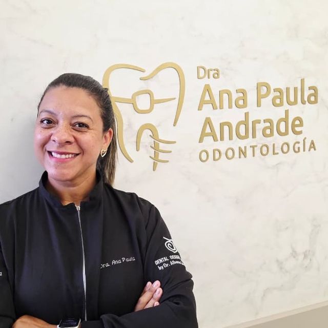 Ana Paula Andrade, Dentista Curitiba