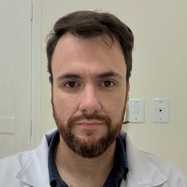 Renê André  Reinig Carvalho , Ortopedista - Traumatologista Itajubá