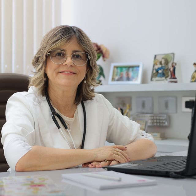 Niedja Wanderley de Siqueira de Araujo, Pediatra Recife