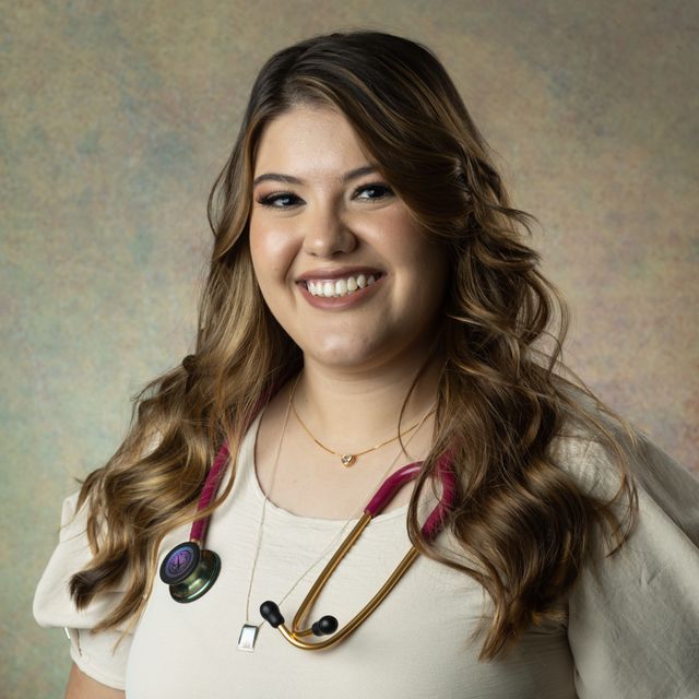 Thayser  Nayarah Estanislau Sousa, Médico de família Goiânia