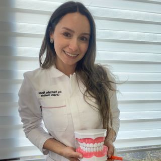 Acercar imagen: Nicol Polet Ibáñez Almuna, Dentista Pucón