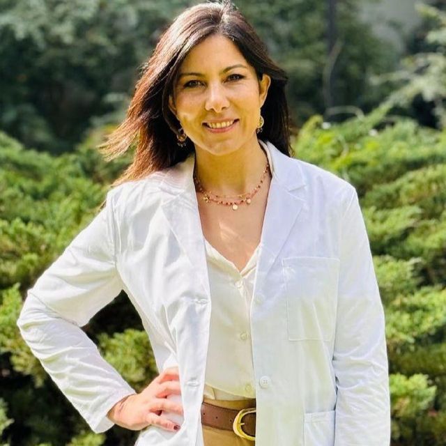 Carolina Andrea Loureiro Perez, Endocrinólogo Las Condes