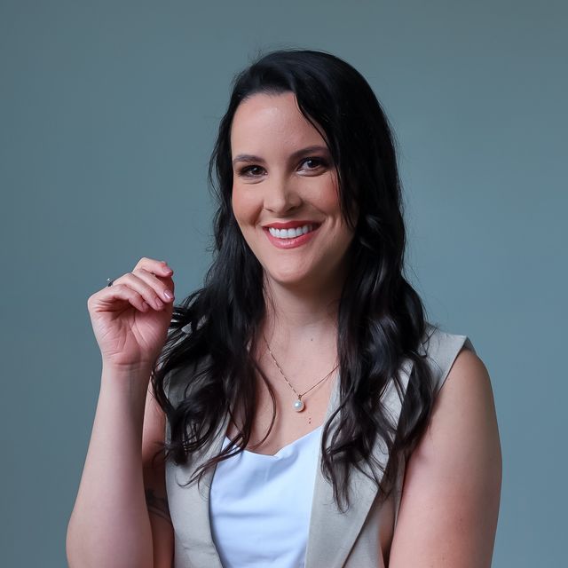 Larissa Tessinari, Cirurgião buco-maxilo-facial Porto Alegre