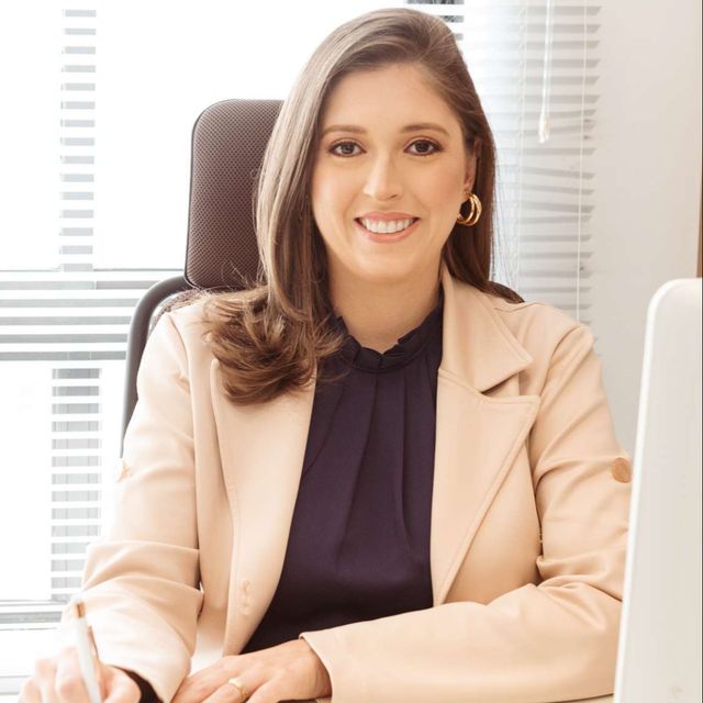 Aline Azevedo Benincasa Borges Costa, Endocrinologista São Paulo