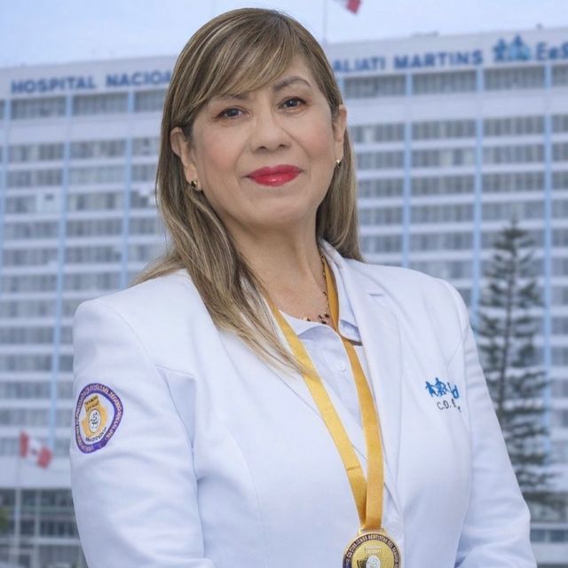 Rosario Ugarte Palacin, Cirujano maxilofacial Lince