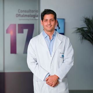 Acercar imagen: Luis Carlos Escaf Sales, Oftalmólogo Barranquilla
