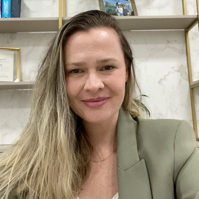 Luana Nascimento Selhorst, Médico clínico geral Timbó