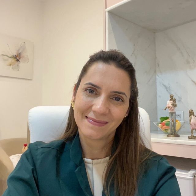 Carla Pacheco Lacerda Silva, Pediatra Goiânia
