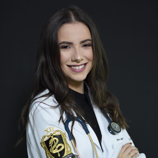 Julia Camargo Manfroi, Médico clínico geral Rio de Janeiro