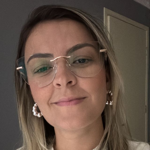 Emiliane Antunes, Psicanalista Muriaé