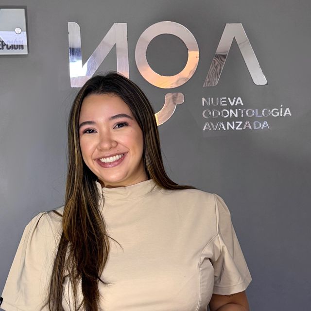 Nathaly Grisales Negrete, Odontólogo Cali