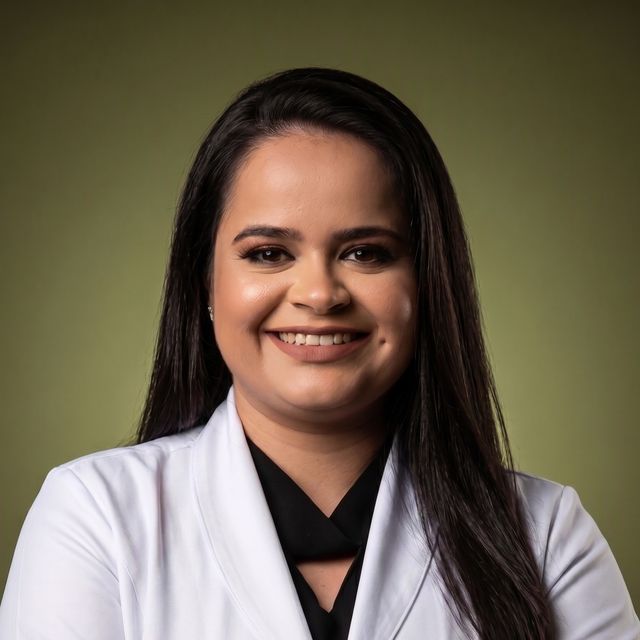 Carolina Gil, Médico clínico geral Macaé