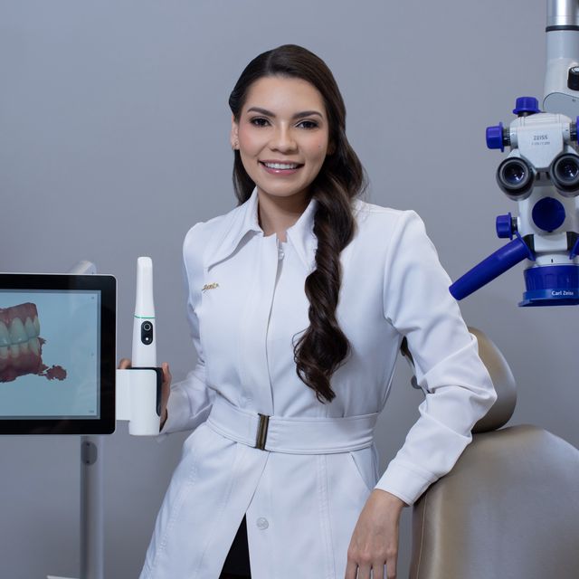 Wesly Mejia, Odontólogo Medellín