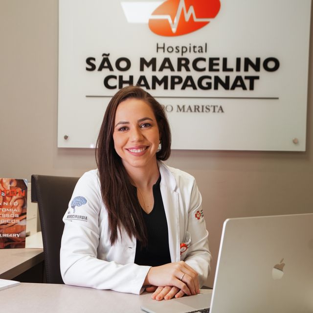 Jéssica  Tamara de Oliveira , Neurocirurgião Curitiba
