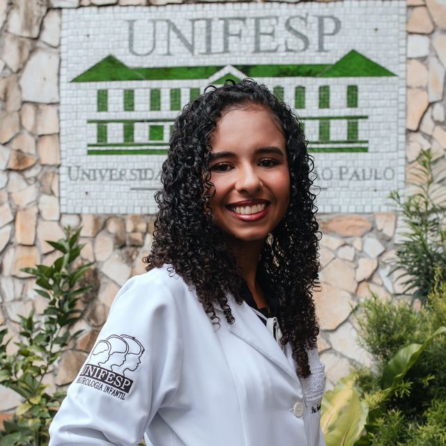 Francine  de Paula Roberto Domingos , Neurologista São José dos Campos