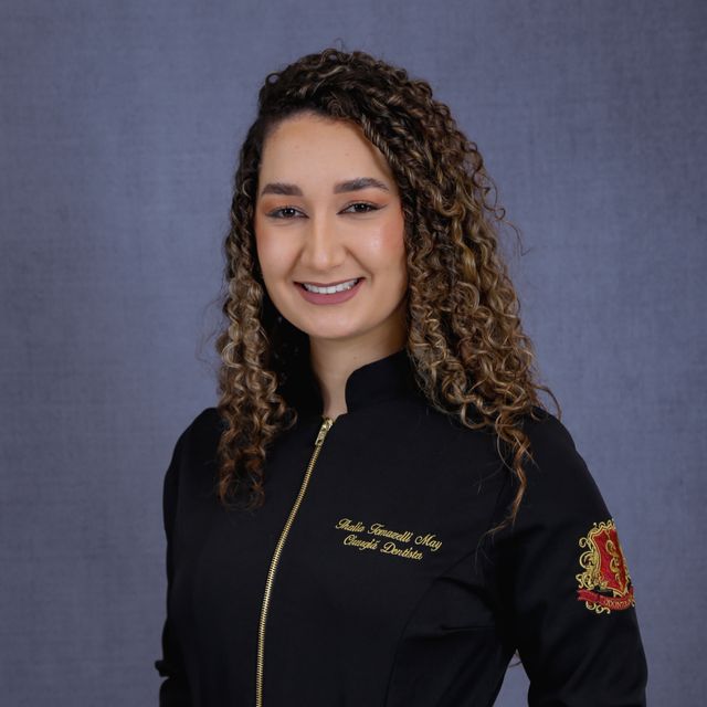Thalia Tomazelli May, Dentista Joinville