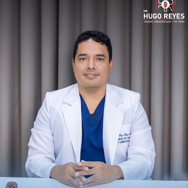 Hugo Reyes, Cirujano cardiovascular y torácico Lima