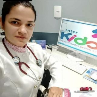 Ampliar imagem: Danielle Lopes Tinoco Chagas Ferreira, Pediatra Volta Redonda