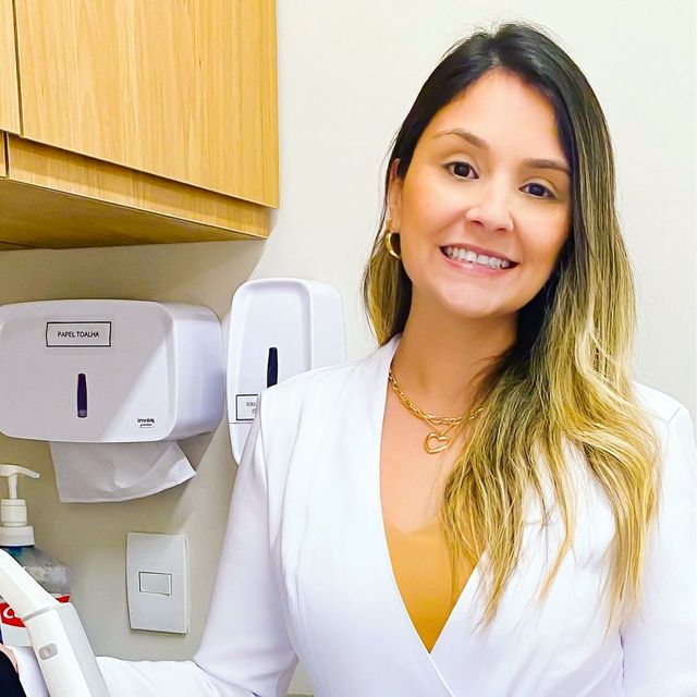 Pamela  Bastos de Sá Vieira, Dentista São Gonçalo