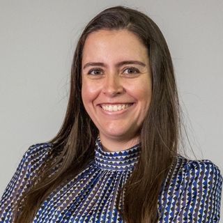 Luiza  Grandini , Reumatologista Rio de Janeiro