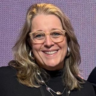 Claudia  Sathler Lenz Cesar, Dentista Brasília