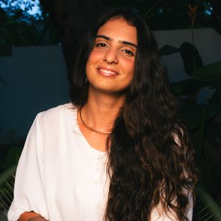 Dra. Ana Laís  Teixeira