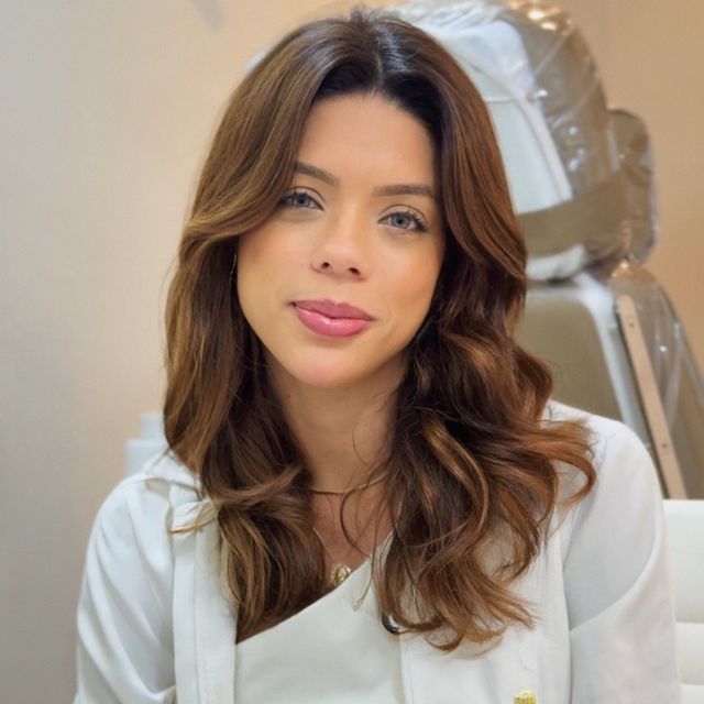 Aline Tavares, Dentista Recife