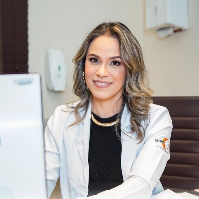 Fernanda Rodrigues Gouveia da Mata e Castro , Gastroenterologista Goiânia