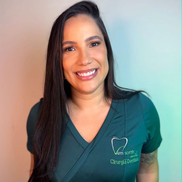 Tayane Pierrout  Pereira de Oliveira, Dentista Rio de Janeiro