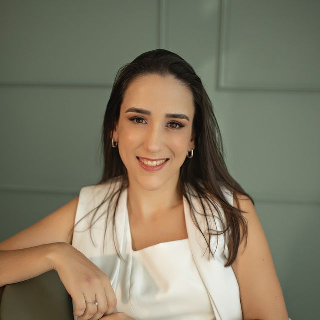 Larissa Martins Mourão Oliveira Faria, Pediatra Curitiba