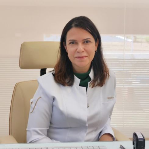 Tainá Cândida de Almeida Gontijo Carneiro ., Reumatologista Brasília
