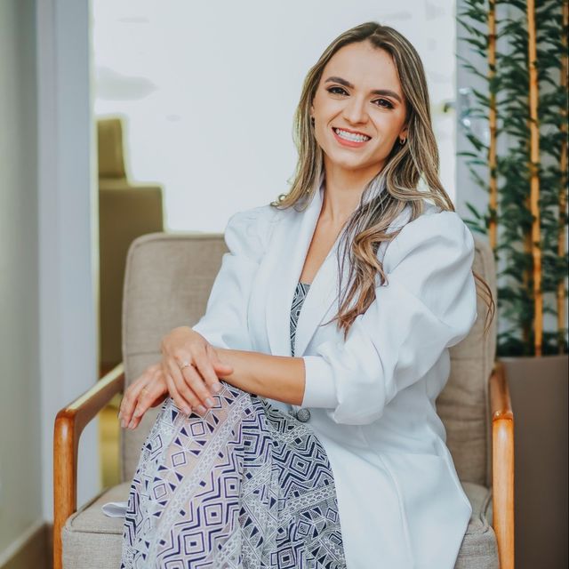 Isis Gabriella A. Lopes Veloso, Endocrinologista Montes Claros