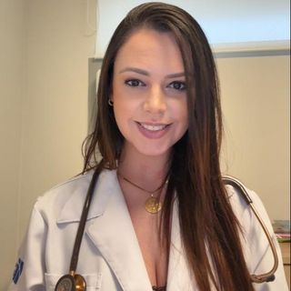 Isabelle  Faria Tiburcio, Pediatra Mogi das Cruzes