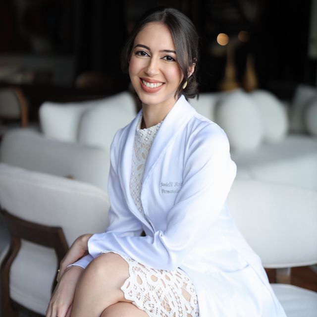 Janielli  Assis, Dermatologista Recife