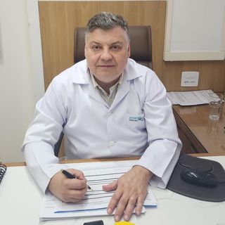 Ampliar imagem: Javert Azevedo Filho, Cirurgião geral Nova Iguaçu