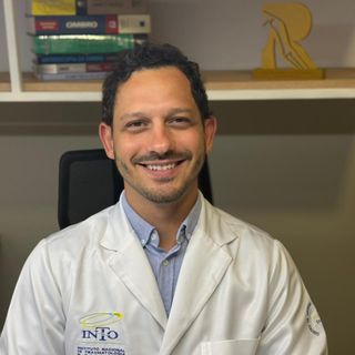 Ampliar imagem: Rodrigo Queiroz Cordeiro, Ortopedista - Traumatologista Saquarema