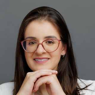 Ampliar imagem: Andressa Duarte Seehaber, Geriatra Santa Maria