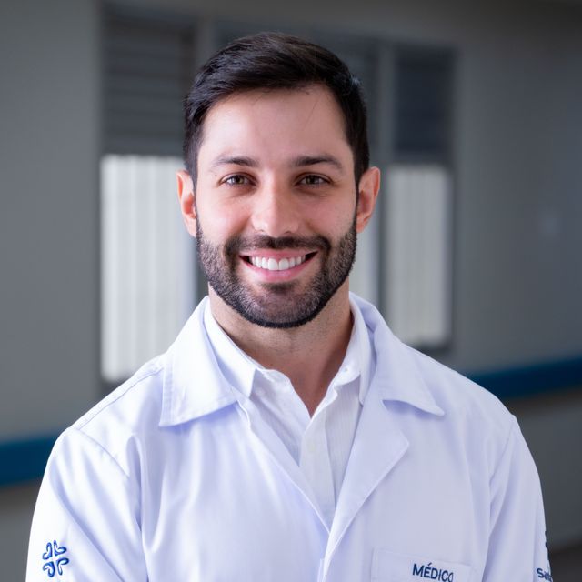 Artur Simonassi Cazer, Hematologista Vitória