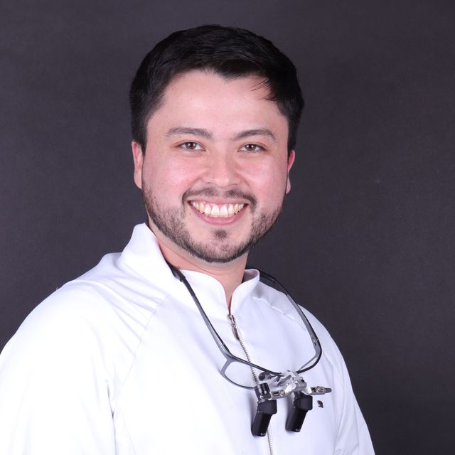 Nicolas Mora Marambio, Dentista Vitacura