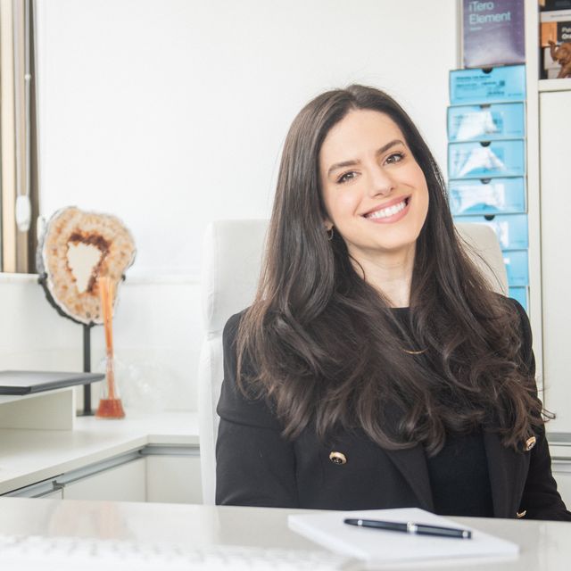 Luíza R. Scalzilli, Dentista Porto Alegre