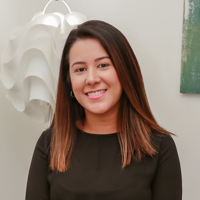 Daniella Barros, Dentista Rio de Janeiro