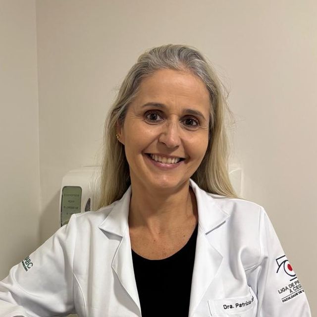 Patricia Cristina de Caires Rodrigues, Oftalmologista Santos