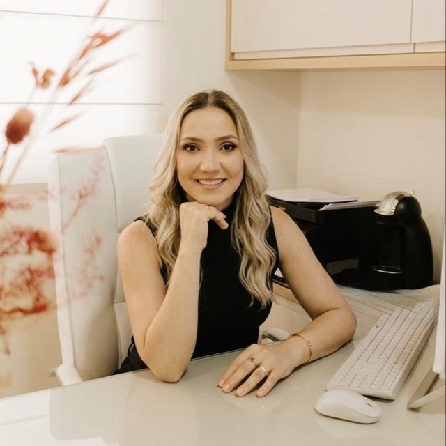 Vivianny  Rosa, Reumatologista Paracatu