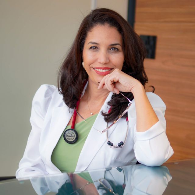 Simone Freitas Coelho Tosi ., Infectologista Vitória