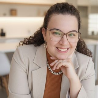 Ampliar imagem: Hiane Aparecida  Teixeira Winterly, Especialista em Biomedicina Januária