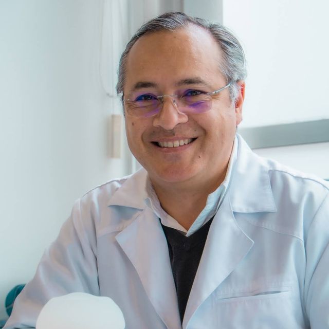 Henrique  De la Peña, Cirujano plástico Bogotá