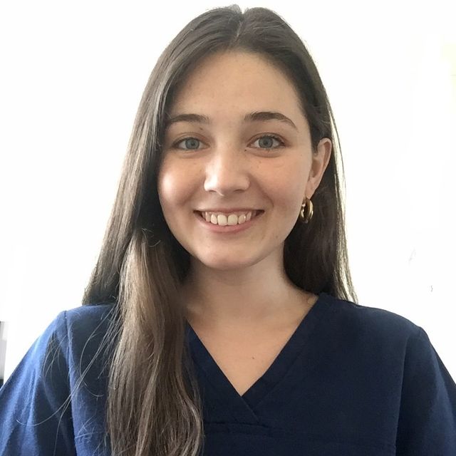 Macarena  Toro Mardones, Dentista Providencia